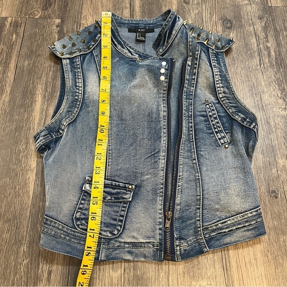 Forever 21 Denim Distressed Vest with Front Zipper Gold Shoulder Studs Size S - Picture 9 of 13